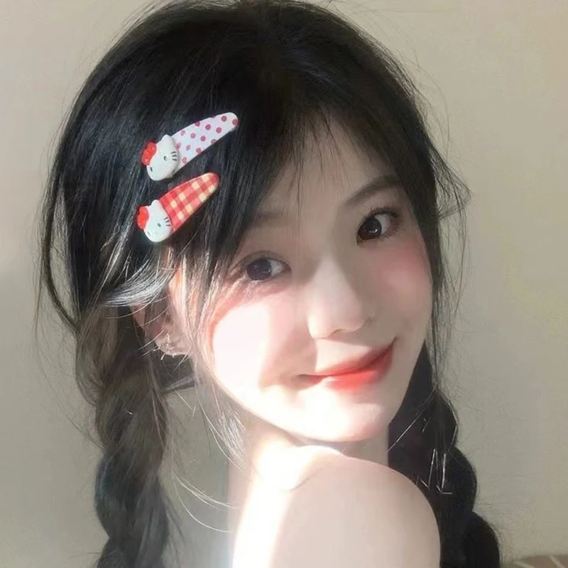 2pcs Sanrio Hello Kitty Plaid Hairpin Cartoon Cutoen Clip Bangs Clip Barrettes pre dievčatá krásne všestranné vlasové doplnky