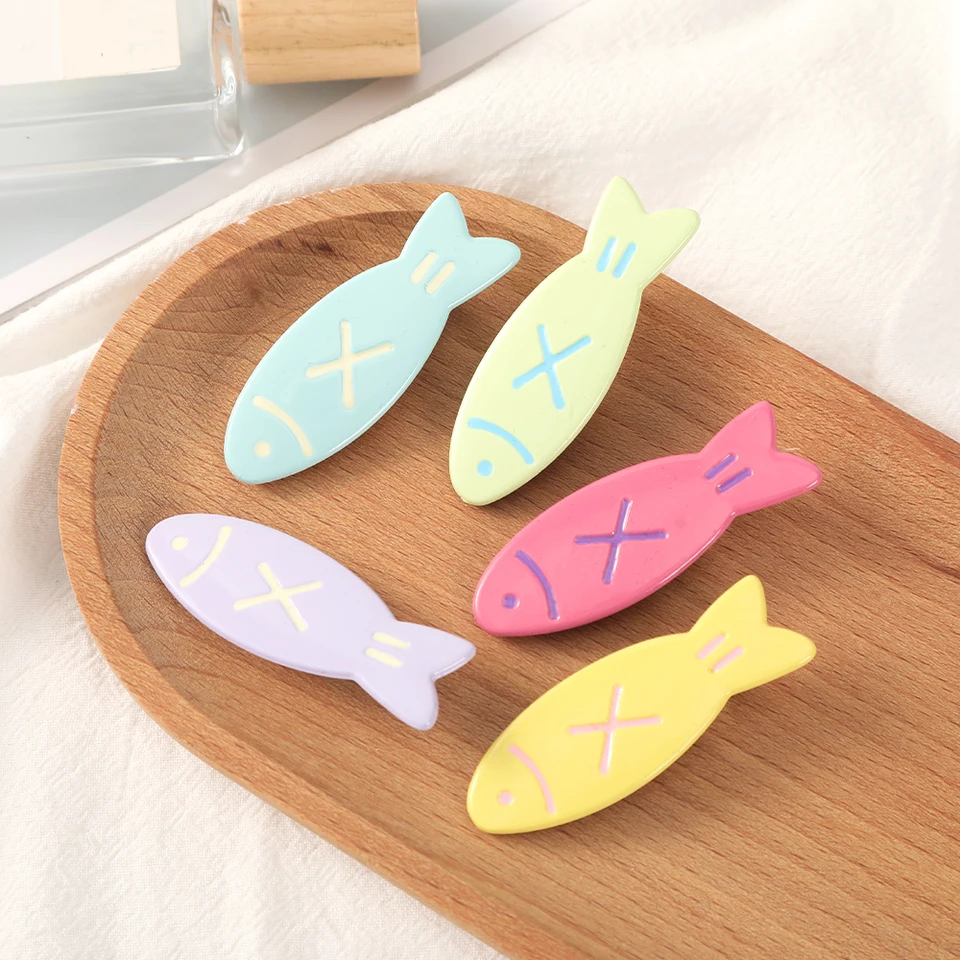 2pcs/set Hairpin Resin Fish Clip Modré vlasy Clips Dievčatá Roztomilé tresky Klip Bočné sponky módne vlasové príslušenstvo Kopinový klip Slovo