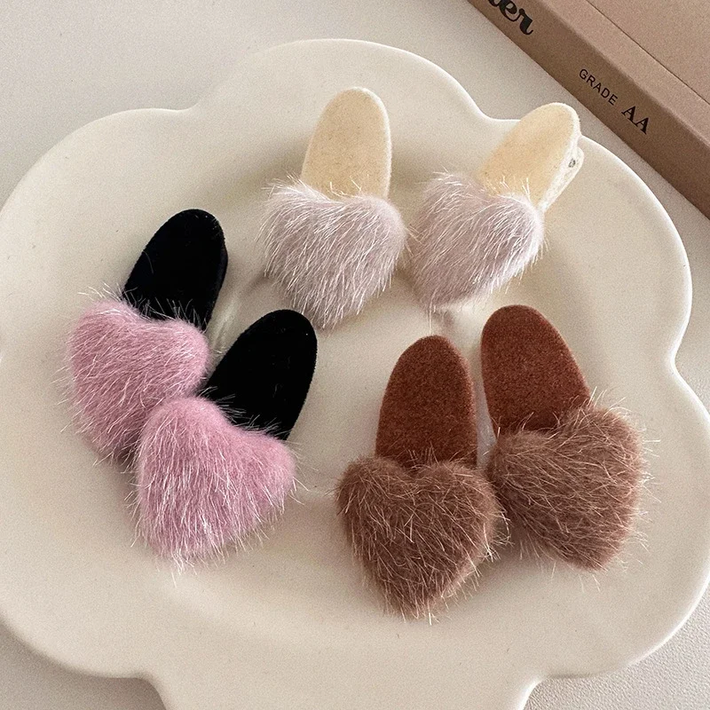 2pcs Sladké roztomilé milostné sponky na bokom srdci Velvet Hairpin Girls Girls Edge Barrettes Ženy Hair Styling