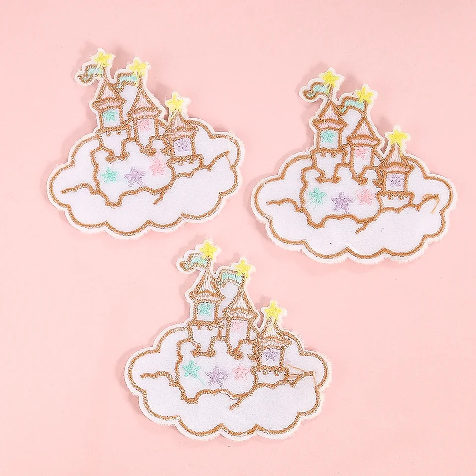 2pcs Vyšívaný oblaky Cloud Castle Cartoon Patch Iron na záplatách pre oblečenie pre domácich majstrov
