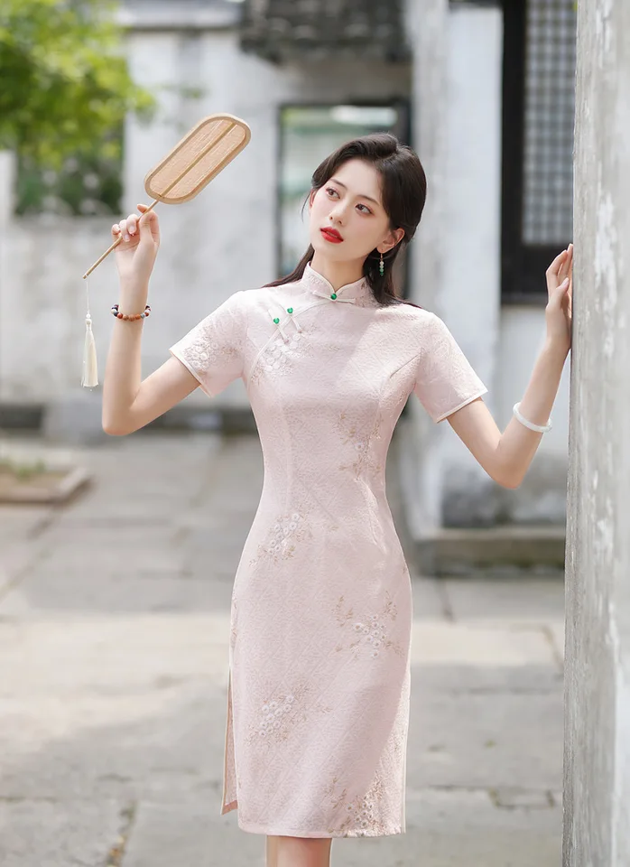 3 farby Ženy Nové vinobranie Cheongsam Krátke rukávy plus veľkosti kostýmy na večierky Elegantné stredne dlhé Qipao S2387 super kvalita