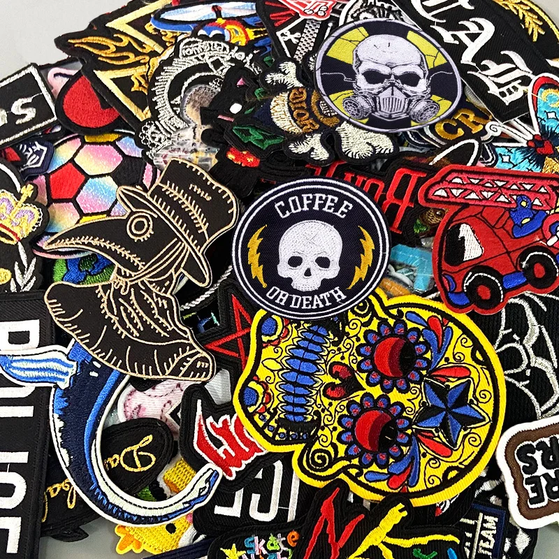 30ks náhodné zmiešané veľkoobchodné výšivky punk punk železo na škvrna