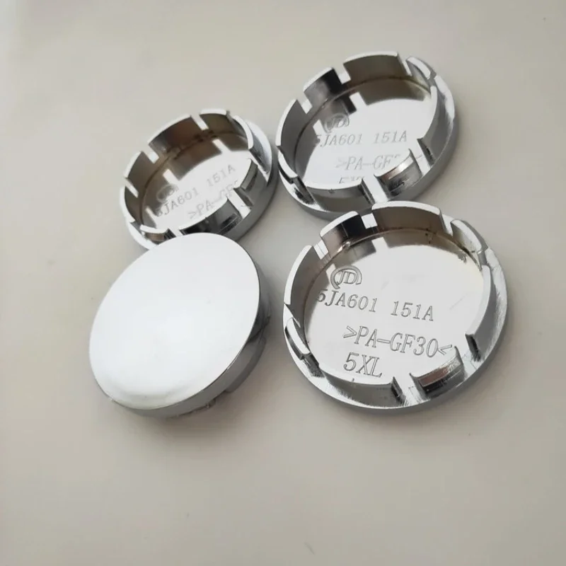 4 ks/set čierna/strieborná 56 mm karoséria Cool Center Caps Universal Car Wheel pre ráfiky stredný hubcap pre nálepku na krycí kryt na okraji čiapky