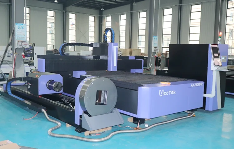 4KW vláknité strihové stroje pre oceľový kovový kovový vysokorýchlostný CNC Lazerov kovový noža vláknina laserová strihacia strojová trubica a plech