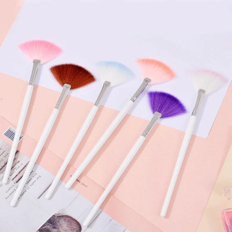 4pcs Prenosné kefy na tvár ventilátor make -up kefy mäkká praktická maska ​​prášková kefa Kozmetický nástroj DIY Kozmetické nástroje Ženy Dámske dievča