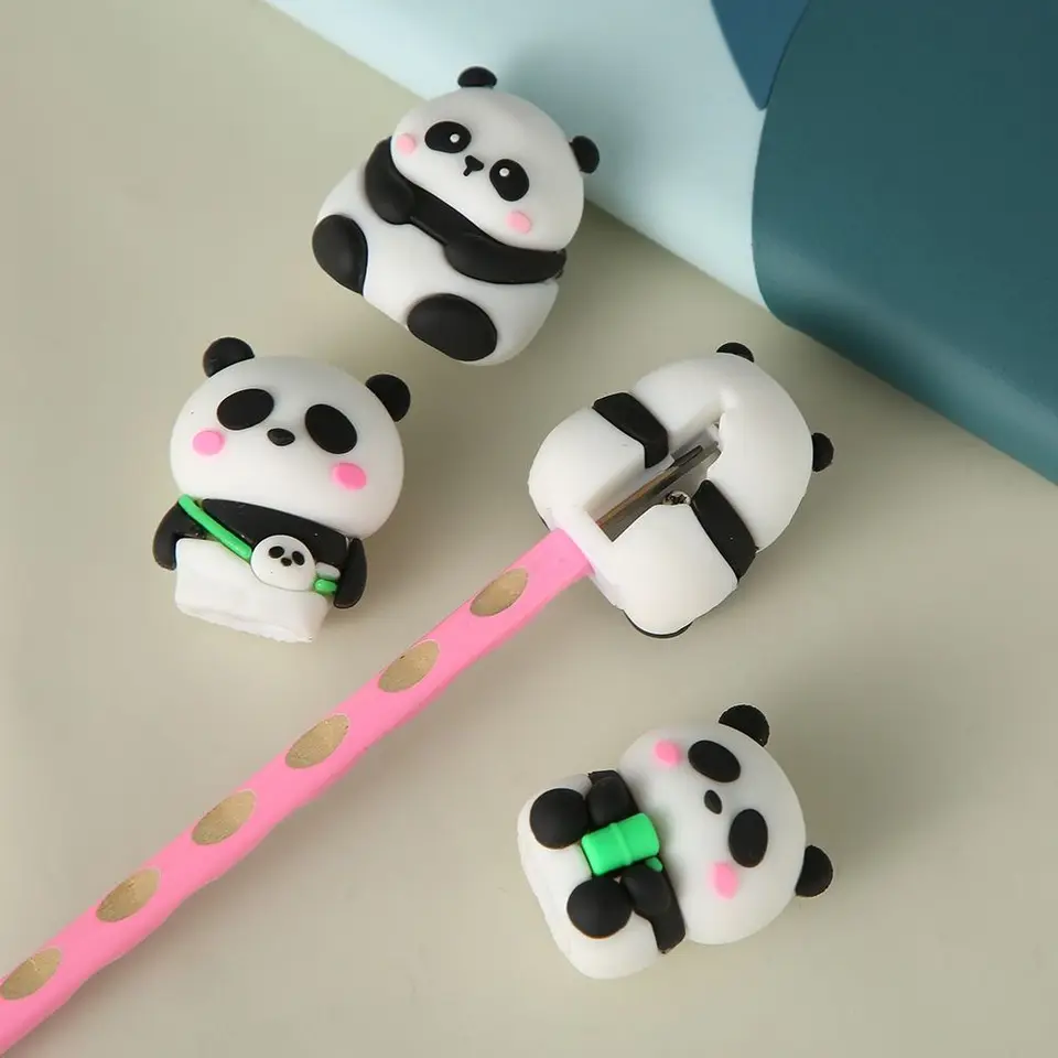 4pcs prenosný roztomilý panda ceruzka orezávača s jednou otvorom karikatúrou panda ceruzka Cutter kawaii ceruzka na strih