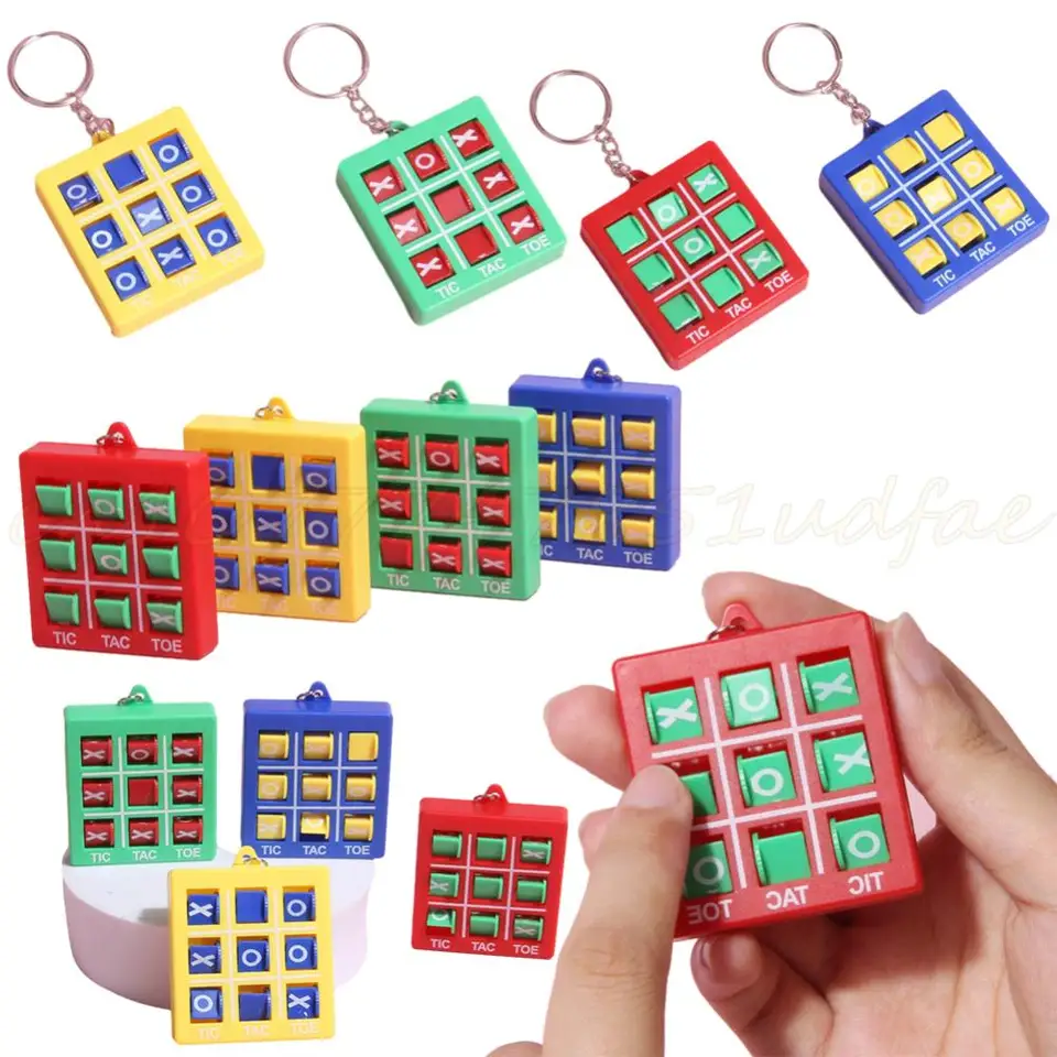 4pcs/set tic Tac Toe Game Keychain s kľúčovými prsteňmi malými klasickými hračkami hračiek farebné prenosné narodeninové oslavy darček pre deti