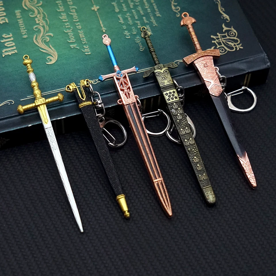 4pcs/veľa drobného meča Keychain vylúčené rytierskym veľkolepým kľúče pre mužov pre mužov Royal Army Greatsword Miquellan Knight's Sword