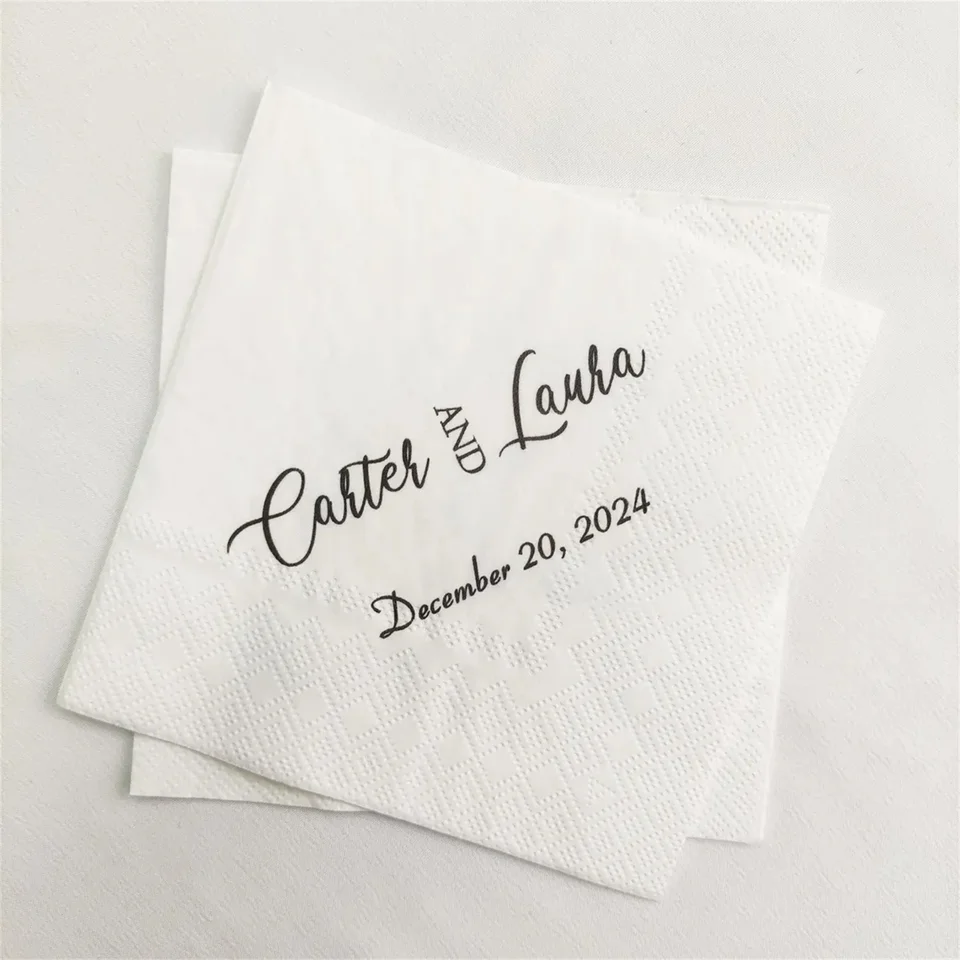 50 počítačov Vlastné názov obrúsky na svadbu, personalizované svadobné koktailové obrúsky, zásnubný večierok, Carter a Laura's Wedding Table