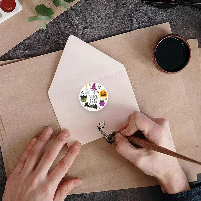 500ks/roll cartoon Halloween Stickers Roll Horror Tesnenie nálepka s nálepkou Hračka Helma prilba pre deti odmeňovanie nálepky