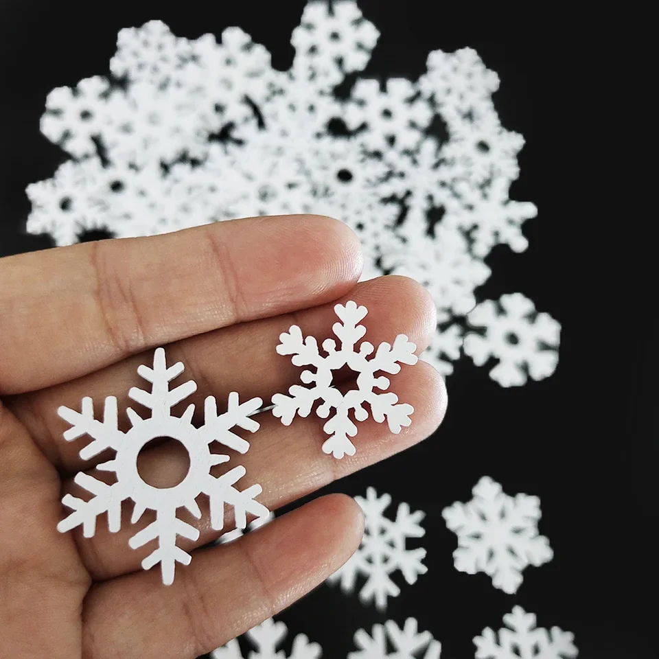50ks vianočné večierky Drevené vločky snehových vločiek Vianoce mini snehová vločka Drevená biela snehová vločka remeslá vianočné dekorácie Dodávky