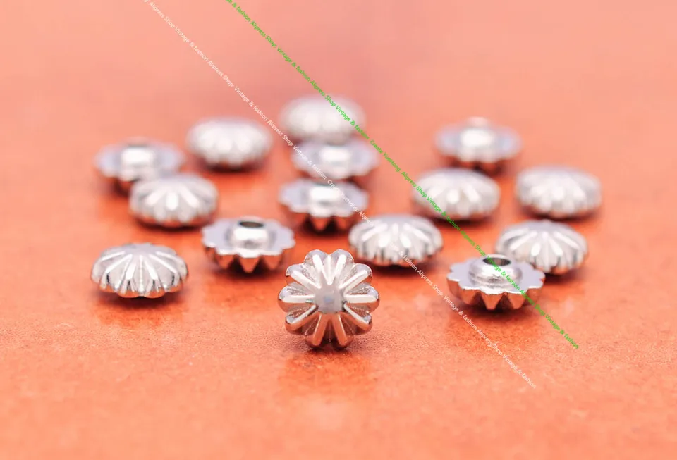 50pc 9*9 mm strieborné japonské kvetinové kvetinové nožnice Studs Spots Concho Rivetback pre kožené remety kľúča Kľúčenky DECONT