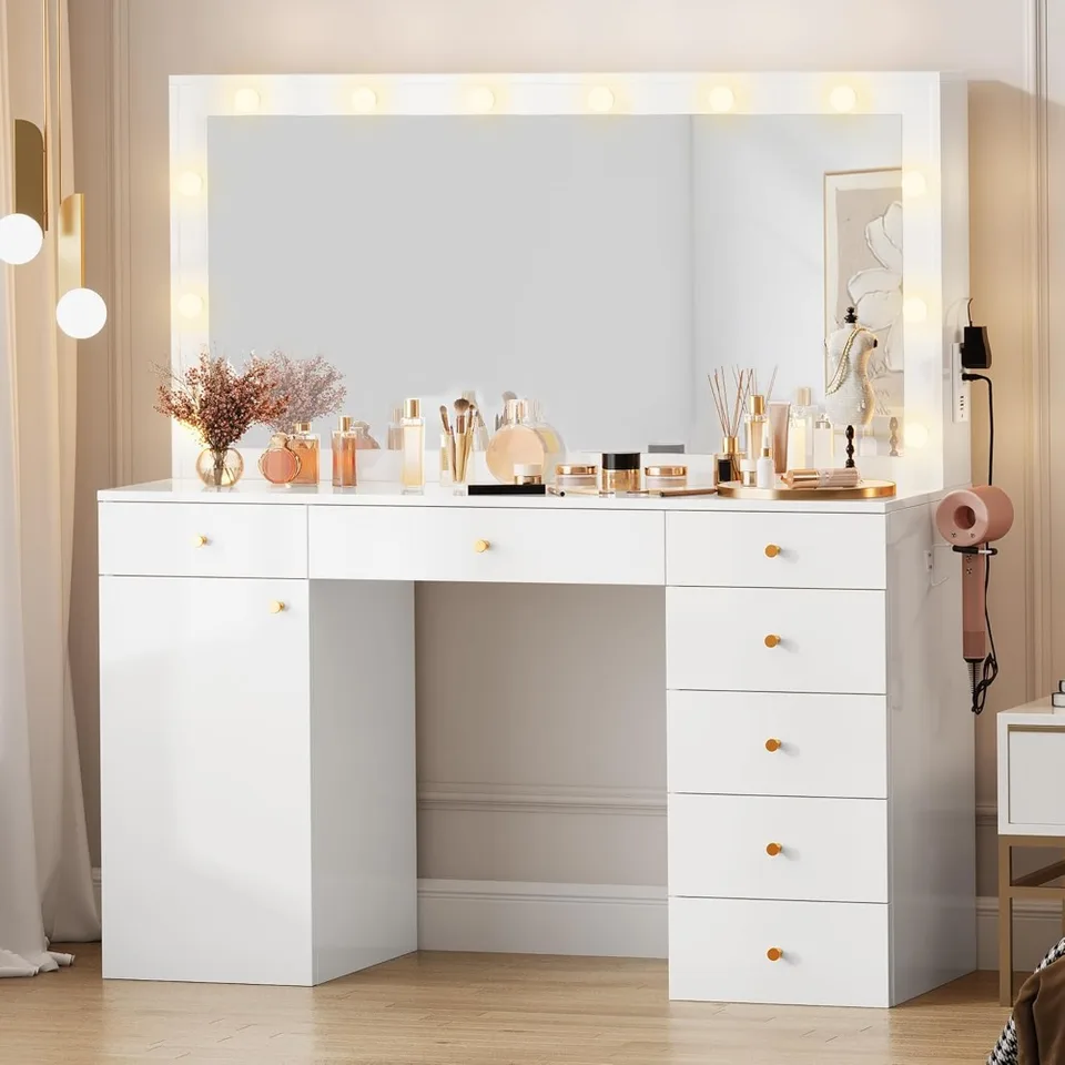 56 '' make -up márnosť so zrkadlom a 12 LED hollywoodskymi svetlami, 7 zásuviek, skrinky, zásuvky na napájanie, 3 svetelné režimy, toaletný stolík