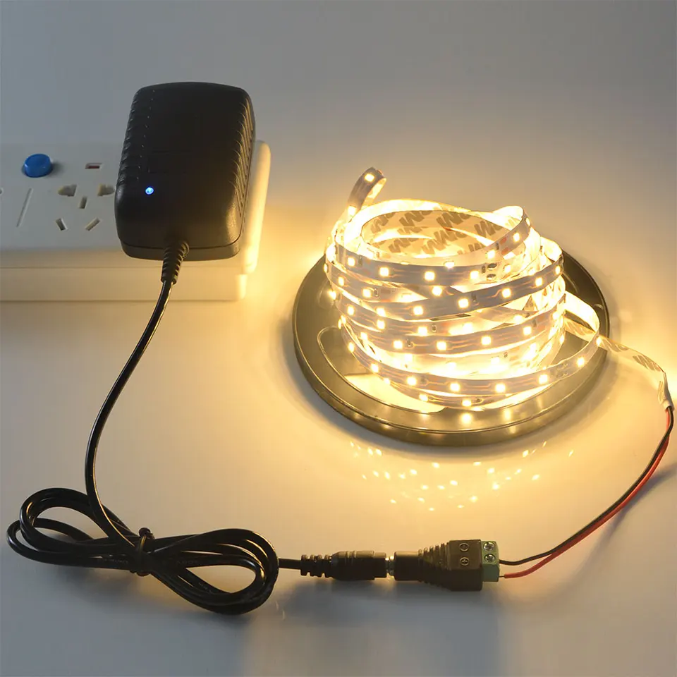5m LED pásové svetlo 2835SMD s napájacím napájaním EÚ 220V až DC12V DC DC ženský konektor Rižné páska Domáca dekorácia