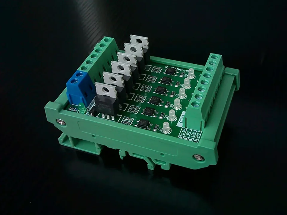 6-cestný vstup zosilňovacej dosky PLC Vstup Univerzálny výstup NPN OptoCoupler Izolation Board Transistor Board 5V 12 24V