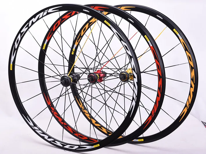 700 ° C na bicykli Road Uhlíkové vlákna zapečatené ložiská Rovné koleso V/C Brzdy 30 mm ráfika kolesá Cosmic