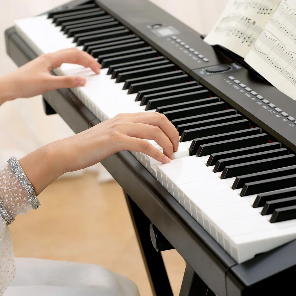 88 Klávesov elektronická klávesnica klavírne kľúče odozvy s klavírom MIDI