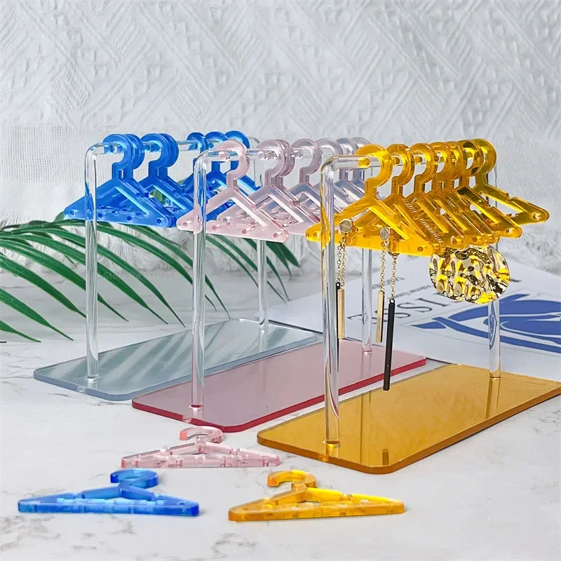 8ks Mini Coat Hanger Polymér Clay Soft Pottery náušnice Organizátor Znepanie tvaru stolný šperk držiak na výstavu pre náušnice