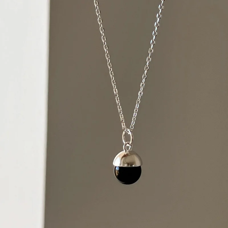 925 Sterling strieborný náhrdelník Čierna guľa Jednoduchý prívesok punk geometrický pre ženy Dievča