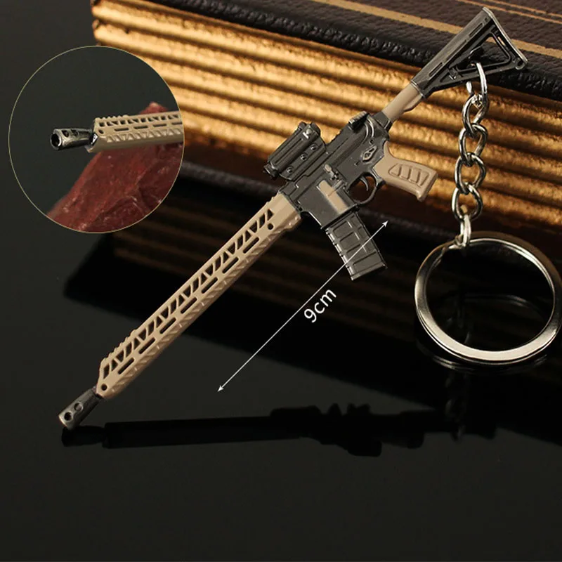 9cm Pub Gun Keychain Weapon Model Model Mini Mk107 Desert Grey Keyrings Alloy Toy Sword Cosplay Darčeky pre kolekciu Boys Pendant