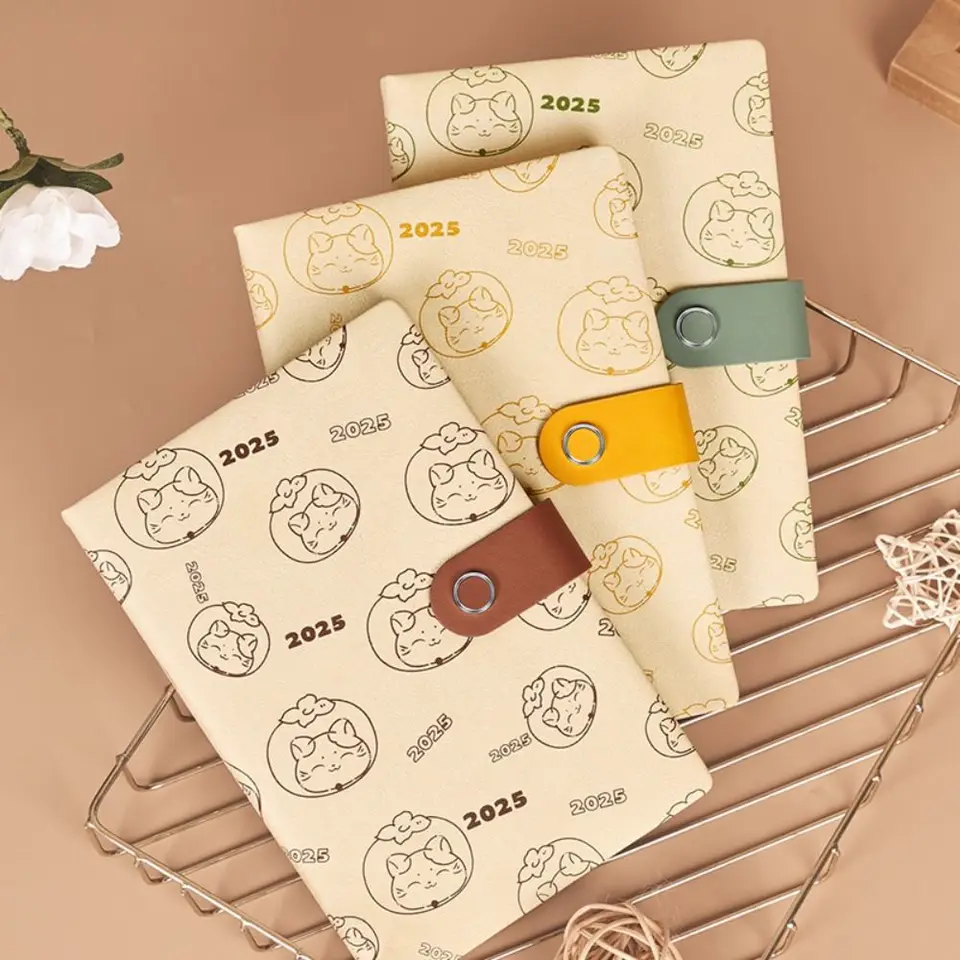 A5 2025 Program Planner Notebook Cat Magnetic Buckle 12 mesiacov Plánovač Multifunkčný mäkký PU obálka 365 dní Poznámkový blok