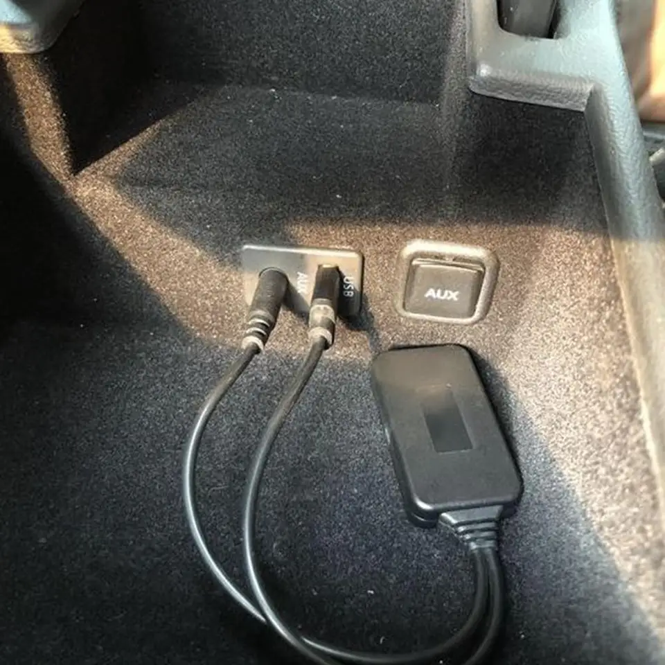 Adaptér na nabíjačku auta Aux Bluetooth Adapter Adaptér na nabíjačku Cigaret pre BMW E90 E91 E92