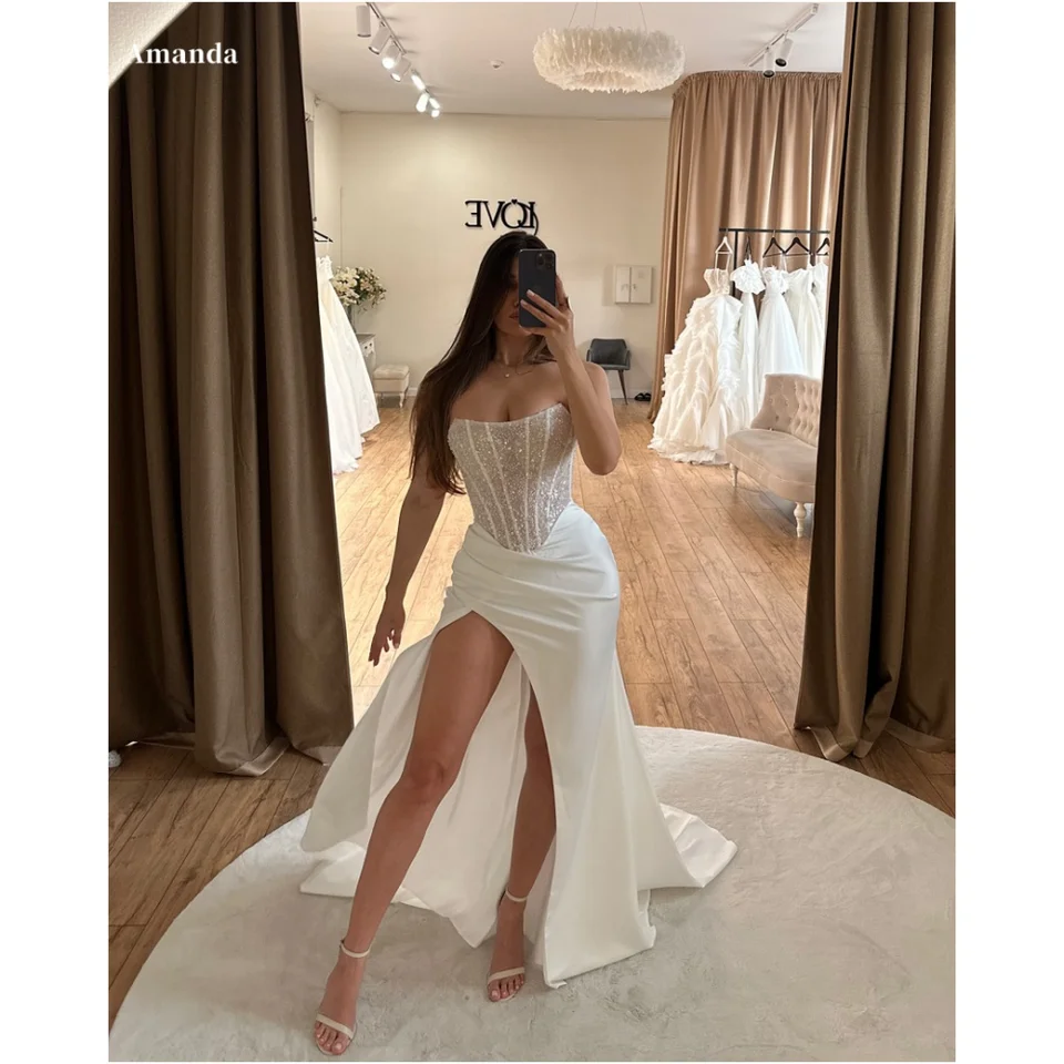 Amanda prispôsobená bielym trblietkovým bočným štrbinom bez ramienok فساتين حفلة موسيقية SATIN SERENE HILSESSES SADDE SEDY