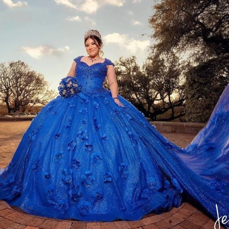 Angelsbridep okúzľujúce z ramenného loptičiek šaty quinceanera šaty 3d flóra Royal Blue Cape Party Dress Vestidos de Festa