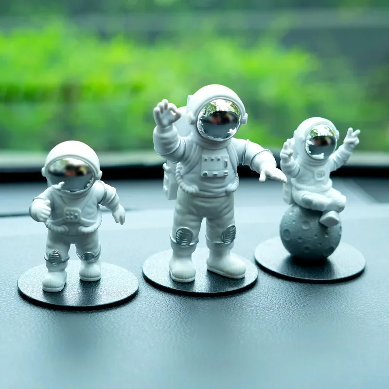 Anime astronaut figuress car dekorácie automobilový interiérový dashboard vesmírny kozmonaut mesačné ozdoby doplnky