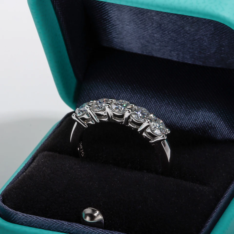 Anujewel 4 mm Moissanit Wedding Band prsteň