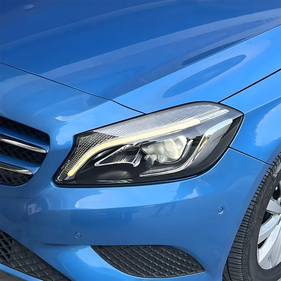 Automatické svetlomety pre Benz A45 A180 A200 W176 2013-2018 Zostava predných svetiel v aute Montáž LED aktualizácie Nové projektorové príslušenstvo