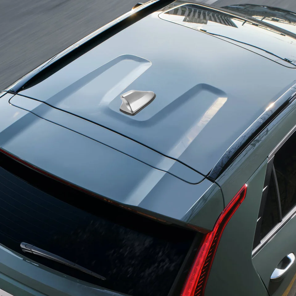 Automobilka Fin Anténa krycia rádiový signál so základným automobilovým exteriérom doplnkov pre tvarové autá