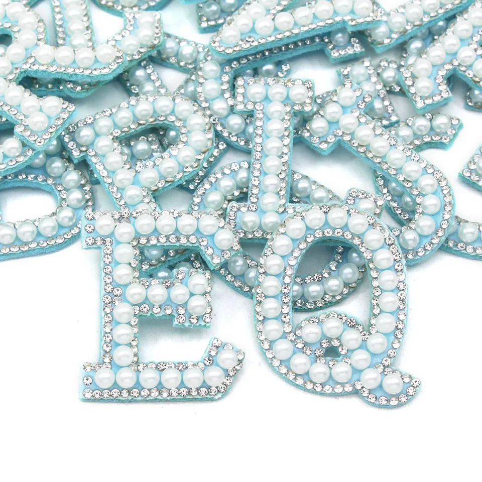 AZ Pearl Letter Patches Blue Base Rinestone Patches pre oblečenie čisté kryštálové lepidlo na klobúky na klobúkoch biele perly