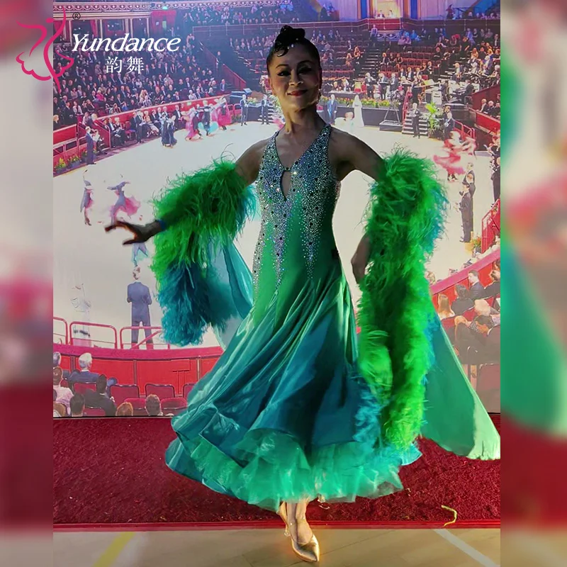 B-24199 Vlastná nová súťažná tanečná sála Dance šaty Vysoko kvalitné Chrisanne Fabric Feathers Ballroom Dance Šaty na predaj