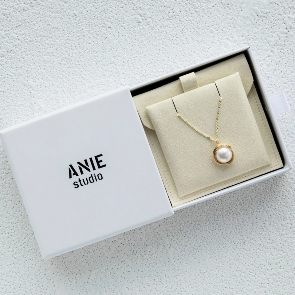 Balenie šperkov s personalizovaným logom 9 cm*9 cm*3,2 cm krabičky na krabičku a vrecko s vložkou na vlastné náhrdelníky vložky náušnice