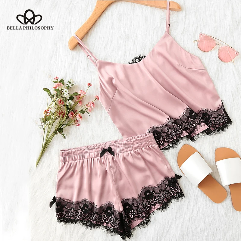 Bella filozofia Pink Spaghetti Strap Lace Applique Satin Cami Top and Shorts Pajama Set Fall Womens Sleewear pyžama set