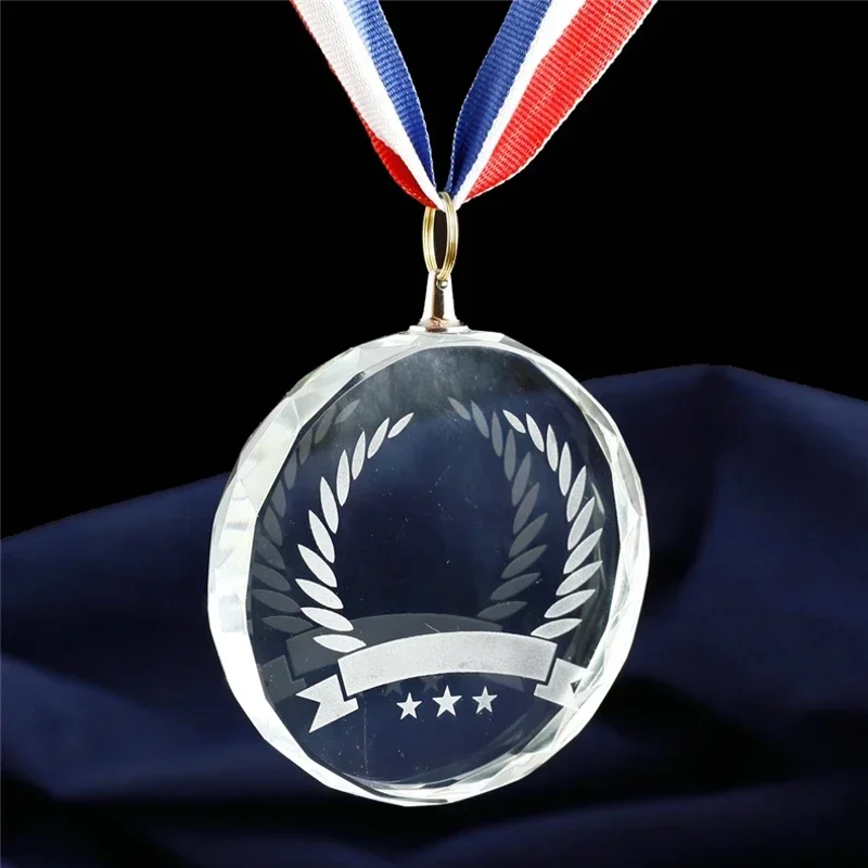 Bezplatné prispôsobené medaily Crystal Glass Sport Souvenírs Honor Medal School Competition Color Tlačené vyryté logo Názov ceny za darček