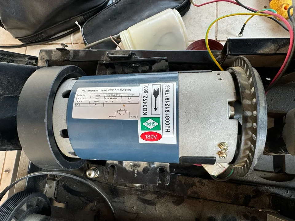Bežiaci mmill DC Motor 1,75 HP HJ008 180V 8,5A 4900RPM 6,5A 4900 ot / min.