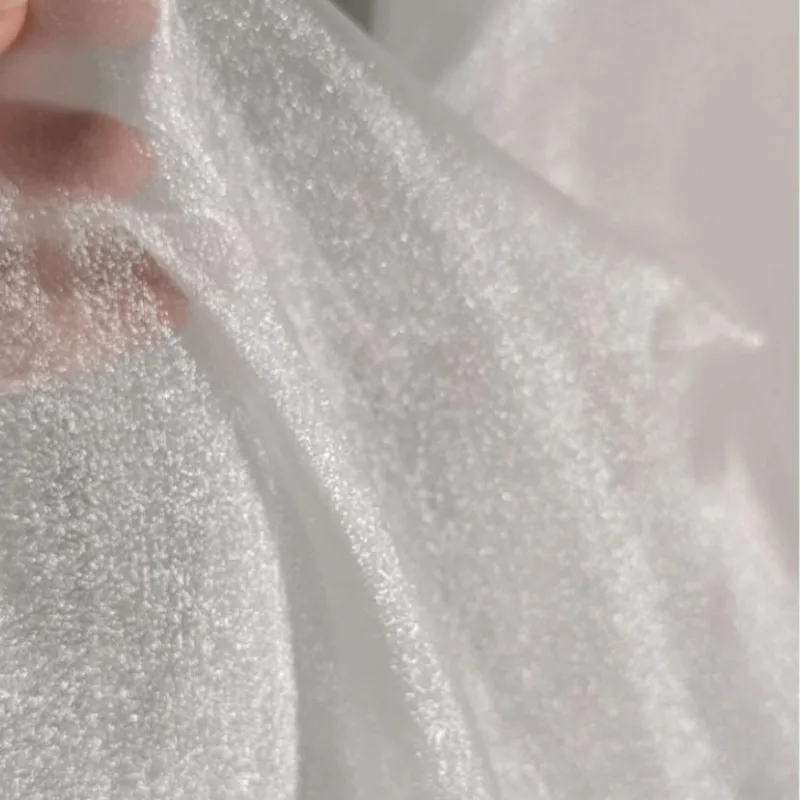 Biela organza voile číre tkanina - trblietavé, priehľadné a predávané meračom - ideálny materiál na šitie a remeslá