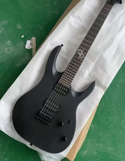 BLCAK ELEKTRICKÁ GUITÁLNA LEPLE SET SET V Bode Rose Drevená hmatníka Solárna gitara Pevný most Čierny tuner môže byť prispôsobený farbou