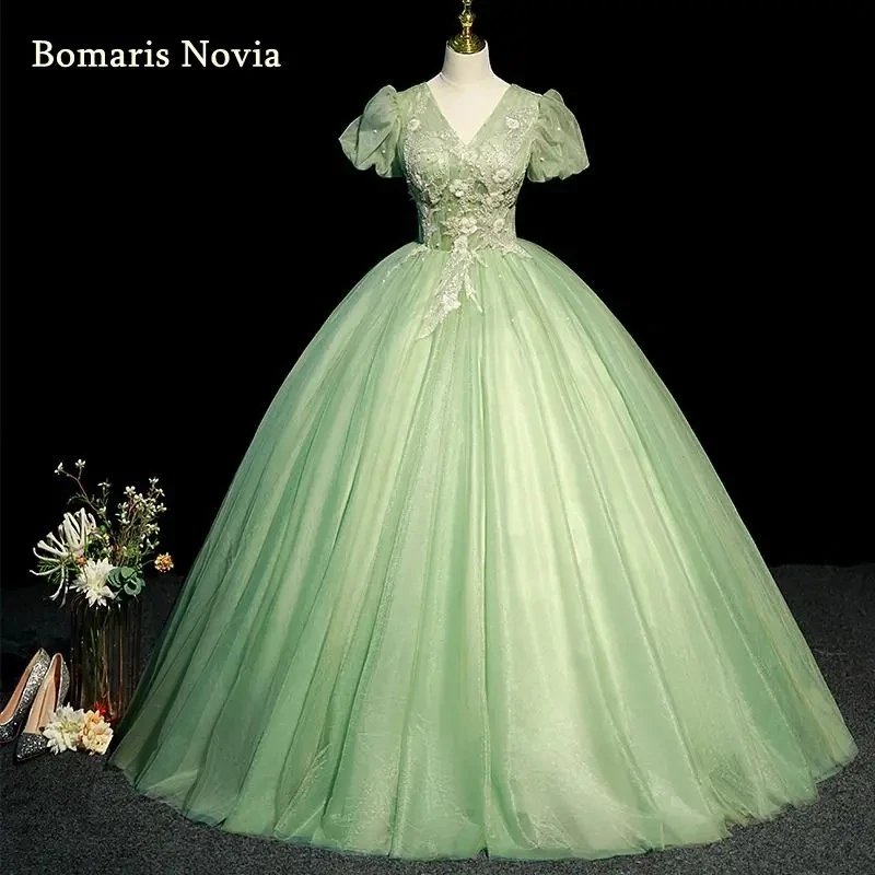 Bomaris zelený V-krk guľový župan Quinceanera šaty Vestidos de 15 Anos módne krátke rukávy Popolušky Party šaty prispôsobené