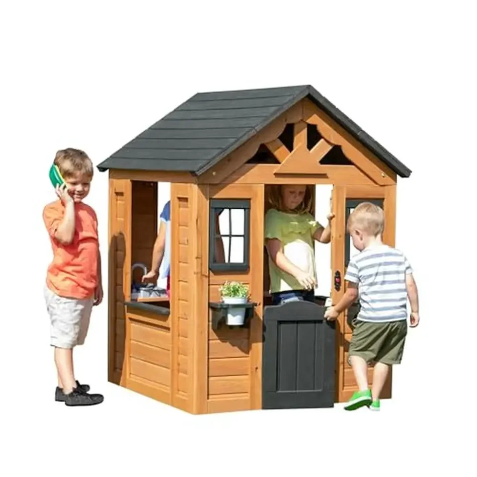 Cedar Wooden Playhouse svetlo hnedý so širokými oknami a doplnkami