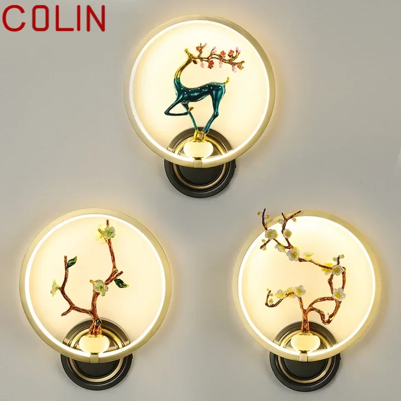 Colin mosadzná nástenná lampa LED 3 farby