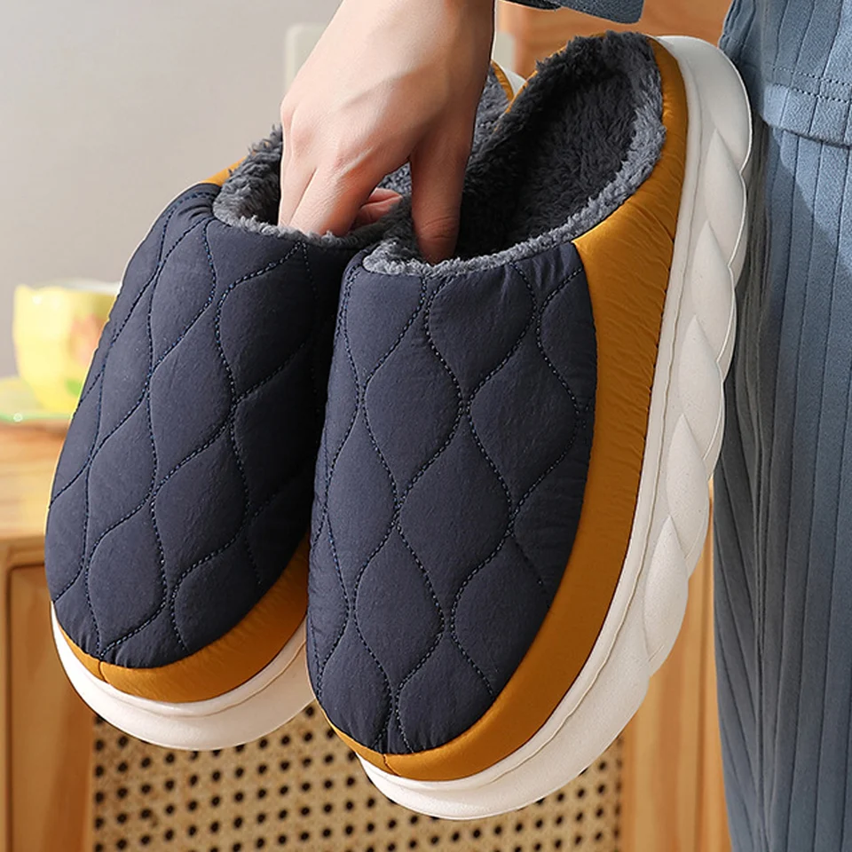 Comwarm Fluffy Winter Men topánky 2024 Nová platforma Fur Men Plippers House Ploché bavlnené topánky Ženy Vnútorné fuzzy plyšové topánky Men