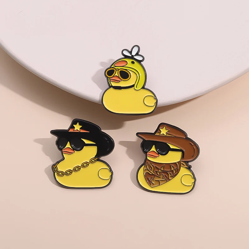 Cowboy Travel Animal Enamel Pins Cool Cool Yellow Duck Brošes klopne odznaky zvierací šperky darček pre priateľov