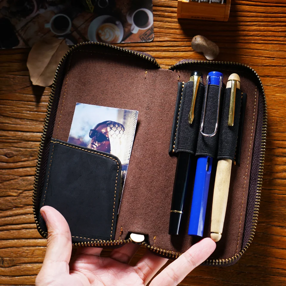 Crazy Horse Leather Zipper ceruzka taška retro perom Škola Študenti Cowhide Taška na kancelárske potreby s 3 slotmi pera veľkoobchod