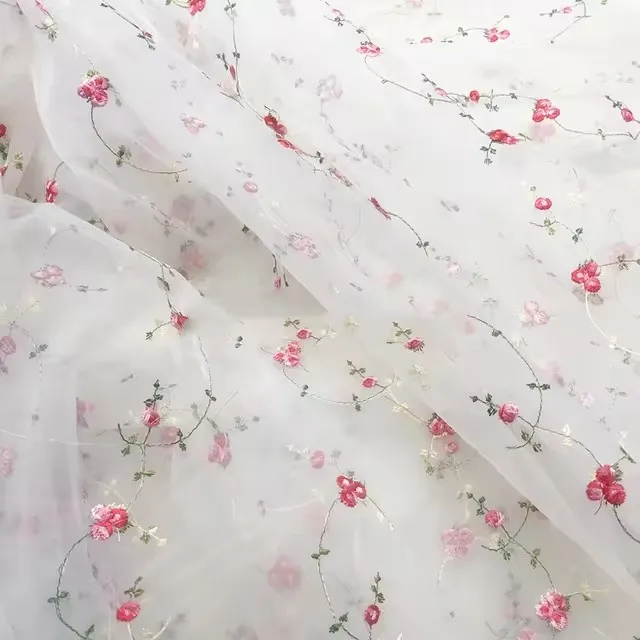 Crimson Pink Purple Malé ružové kvetiny vyšívané čipkované látky organza vyšívacie odevy odevy tkanina