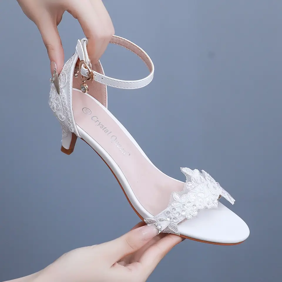 Crystal Queen Women 5 cm vysoké podpätky sandále ženské fetiš Strapy Stiletto White Lace Svadobné topánky Lady letné sexy pumpy