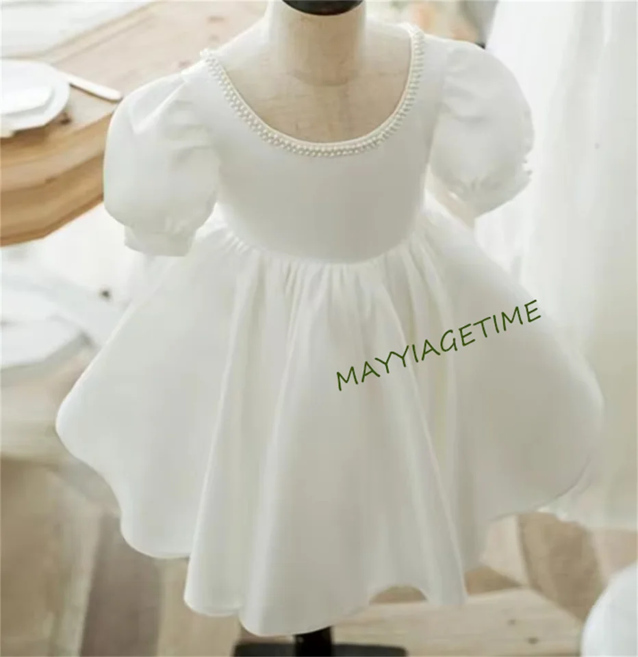 Customwhite Satin Flower Girl Dayse Skock krk na krk s krátkym rukávom Dievčatko Chrining šaty šaty pre batoľa