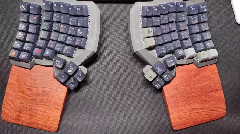 Dactyl Manuform Drevená palmová odpočinok na mieru